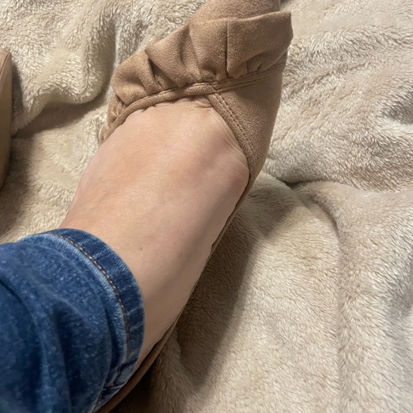 Bcbg beige ruffle pump - Picture 2 of 8